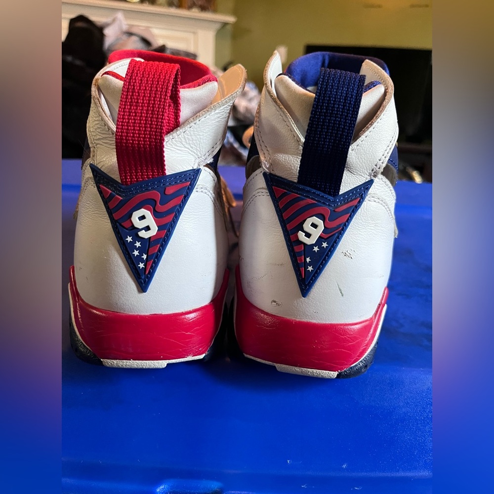 MENS JORDAN’S.  SIZE 11.  No box